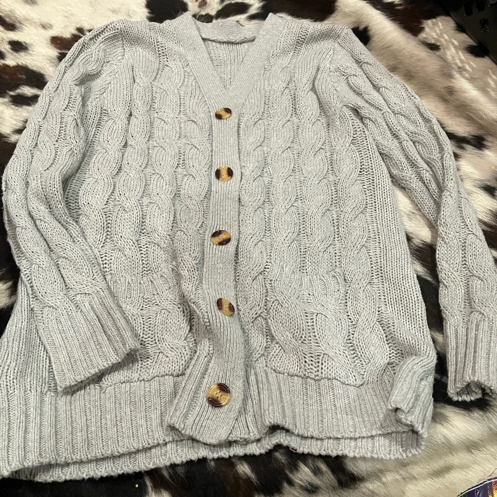 Source Unknown Light Gray Cable Knit Cardigan with Wood-Tone Buttons